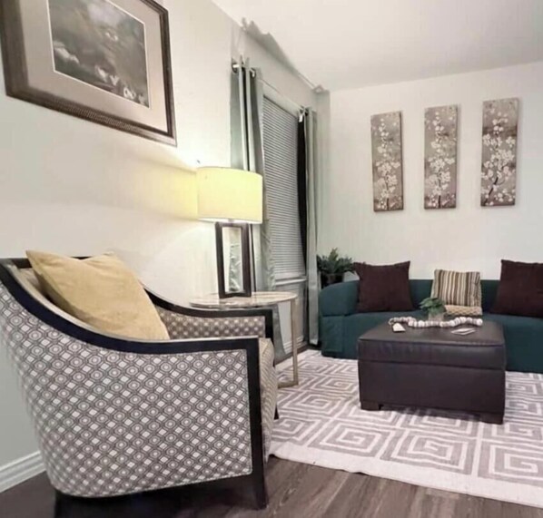Living area - Casa Oasis Temple 3BR 2BA Work Ready (Temple)