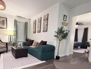 Living area - Casa Oasis Temple 3BR 2BA Work Ready (Temple)