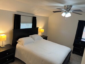 Room - 3-bedroom house in walking distance to the World Cup and Royals games! (Kansas City)