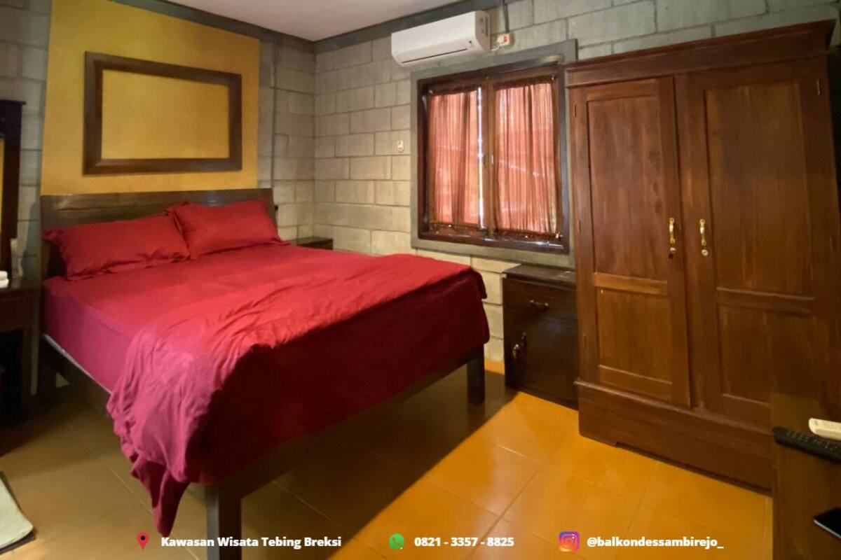 Deluxe Cottage, 1 Queen Bed, Balcony, Garden View | Desk, laptop workspace, free WiFi