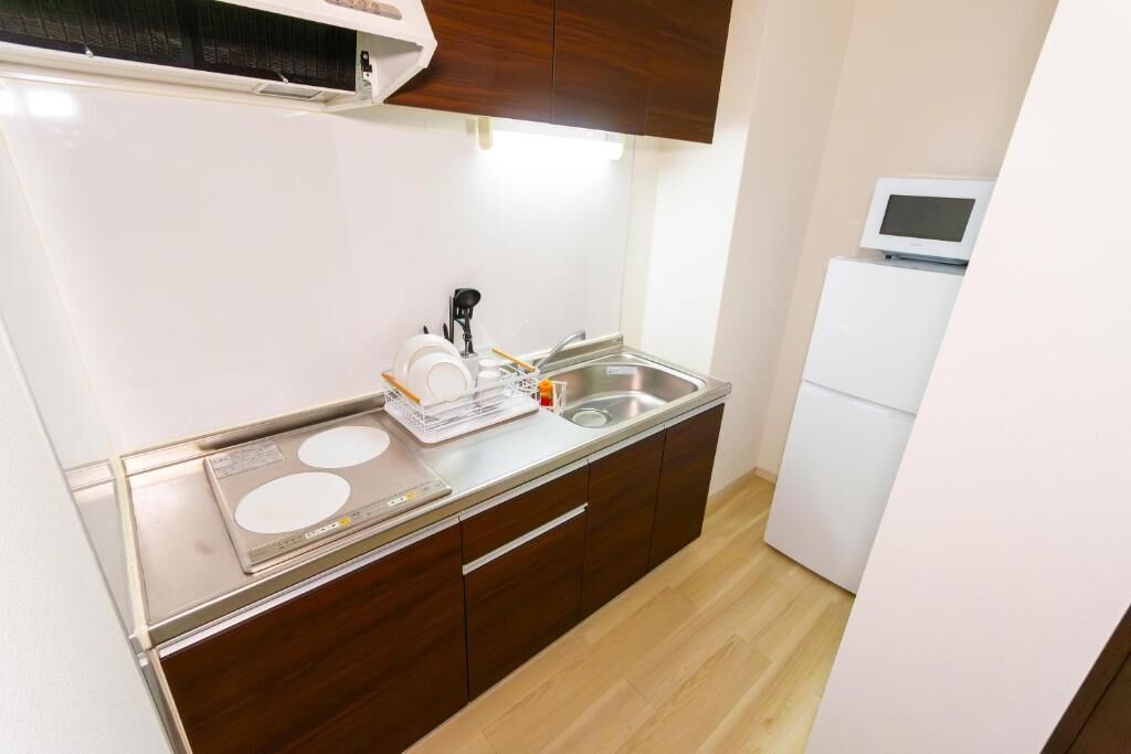 Fridge, microwave, stovetop, cookware/dishes/utensils