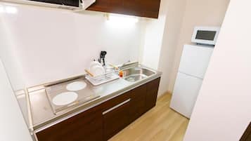 Fridge, microwave, stovetop, cookware/dishes/utensils