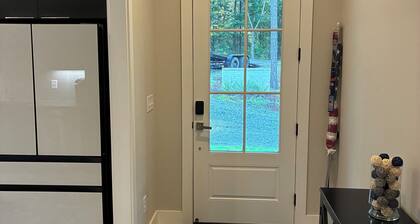 Lake Martin House on the water, 2 bedroom 2 bath NEW!!! Boat slip!!! Sandy beach