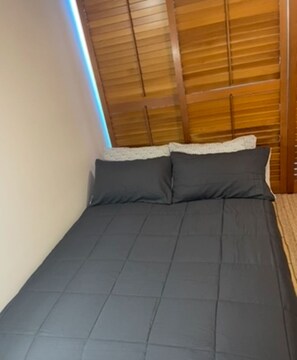Room - Alex studio beachside. Surf, dining, shops & views (Alexandra Headland)