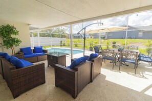 Outdoor dining - Vrbo Property (Kissimmee)