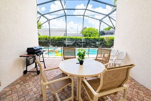 Outdoor dining - Vrbo Property (Kissimmee)