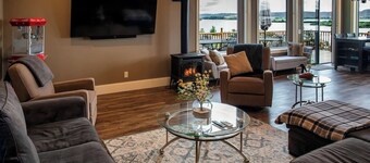 Riverview, 5BR, Hot tub, Fireplace, Arcade Game