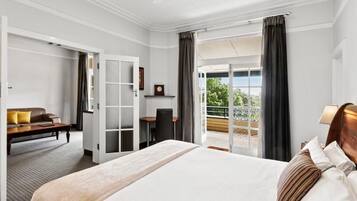 Superior Double Room, Balcony, Garden View | Peti besi dalam bilik, Wi-fi percuma