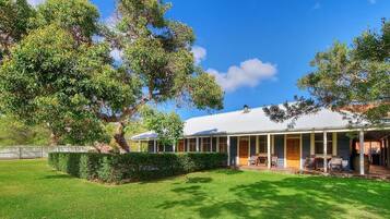 Double Room, Patio, Garden View | Bahagian luar