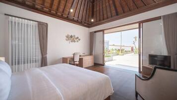 Villa, balkon, uitzicht op zee | Een kluis op de kamer, een bureau, gratis wifi