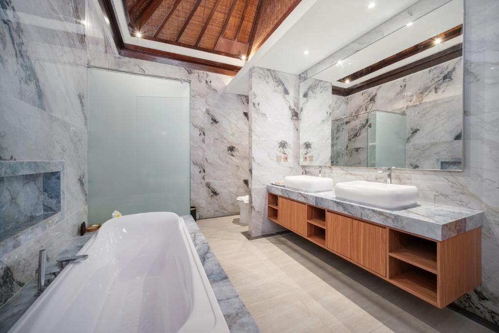 Villa, balkon, uitzicht op zee | Badkamer | Gratis toiletartikelen, handdoeken, zeep, shampoo