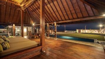 Villa, balkon, uitzicht op zee | Buiten dineren