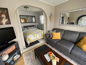 2 bedrooms, iron/ironing board, Internet, bed sheets