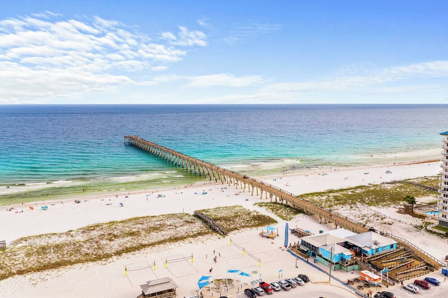Beach nearby, sun-loungers, beach towels