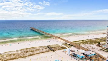 Beach nearby, sun-loungers, beach towels
