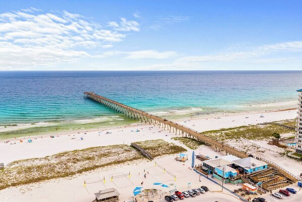 Beach nearby, sun-loungers, beach towels - 5BR Retreat | Salt Pool, Fire Pit, Game/Movie Rm* Sleeps 15 (Gulf Breeze)