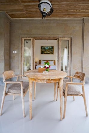 Habitación doble superior, balcón, vista a la alberca | Restaurantes