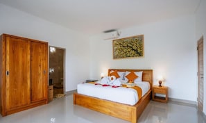 Deluxe Double Room, Balcony, Pool View | In-room safe, blackout drapes, soundproofing - Lebah Sari House (Ubud)