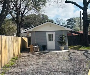Exterior - Private Serenity Cottage • Parking • Washer/Dryer (Charleston)
