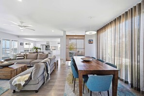 Dining - Ocean View Beach House (Coolum Beach)