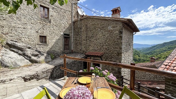 Outdoor dining - 1 bedroom nice home in Raggiolo, Ortignano Ra (Raggiolo, Ortignano Ra)