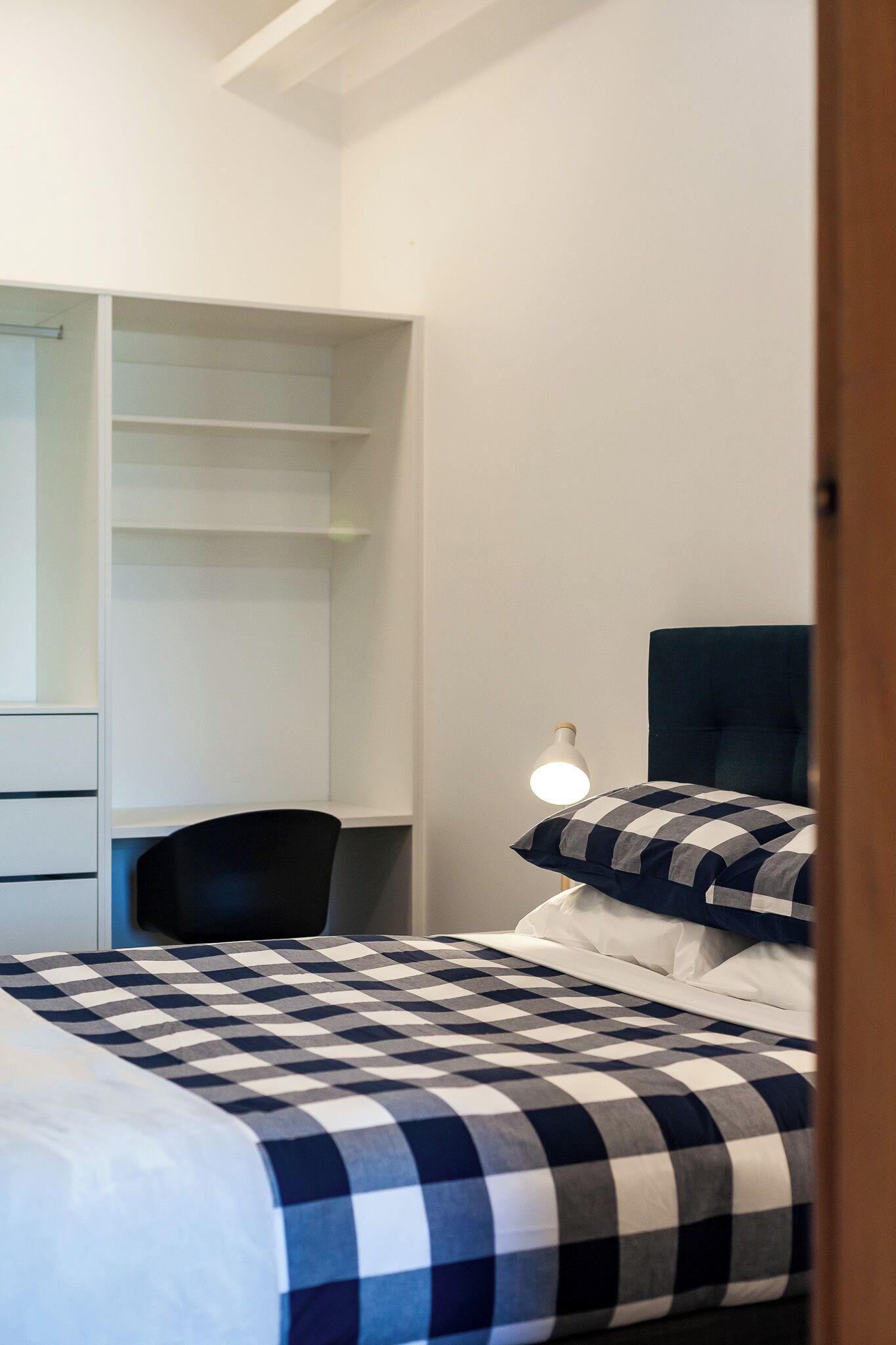 Departamento urbano, vista a la ciudad | Decoración personalizada y muebles diferentes 