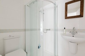 Dusche, Haartrockner, Shampoo