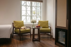 Luxury Triple Room, City View | Interior - Pavilion Essence Hanoi Hotel (Ha Noi)