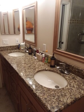 Bathroom - Bayfront Penthouse Condo 2-bedroom/2-bath condo with new AC in Fort Myers Beach (Fort Myers Beach)