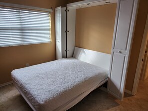 Room - Bayfront Penthouse Condo 2-bedroom/2-bath condo with new AC in Fort Myers Beach (Fort Myers Beach)