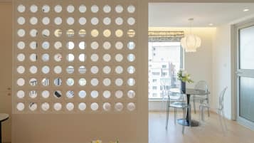 Panoramic Studio Suite, Berbilang Katil, Kitchen, City View | Bahagian dalam