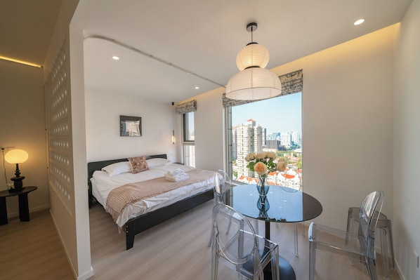 Panoramic Studio Suite, Multiple Beds, Kitchen, City View | WiFi (free)
