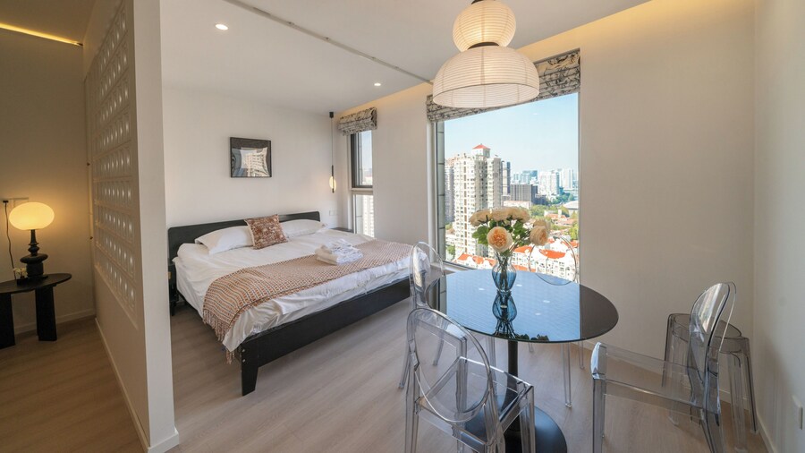 Yidu Home-Nanjing W Rd River View