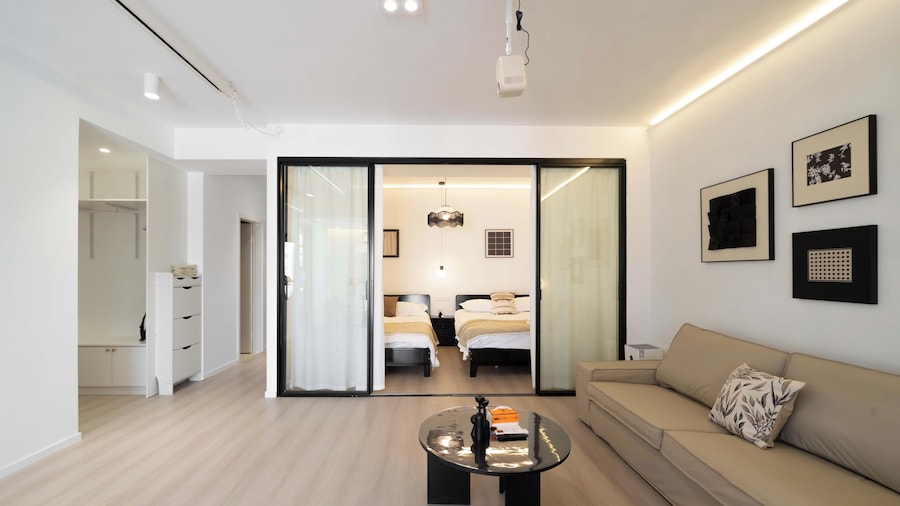 Yidu Home-Nanjing W Rd River View