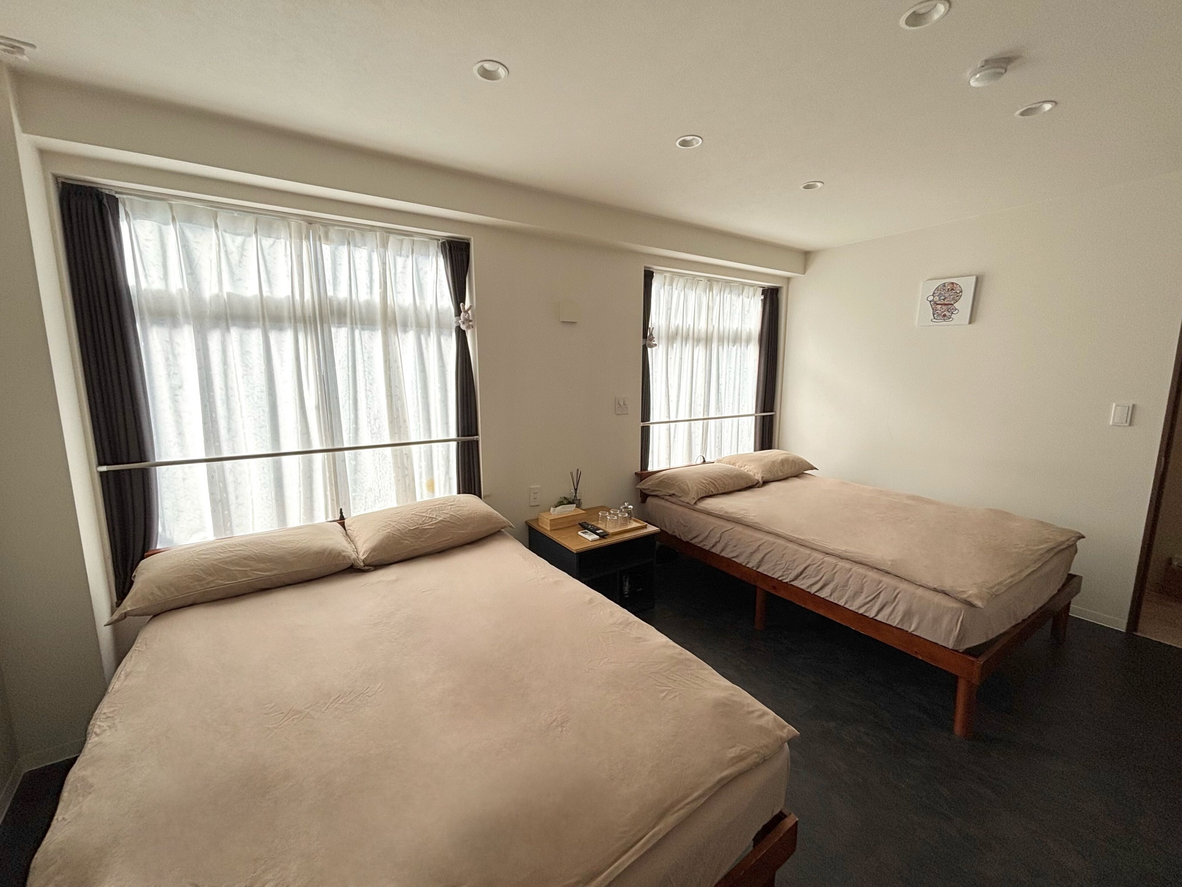 Chambre classique avec lits jumeaux, non-fumeur | Rideaux d’obscurcissement, accès au Wi-Fi (inclus)