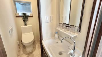 Classic Twin Room, Non Smoking | Bathroom | Shower, hair dryer, slippers, towels