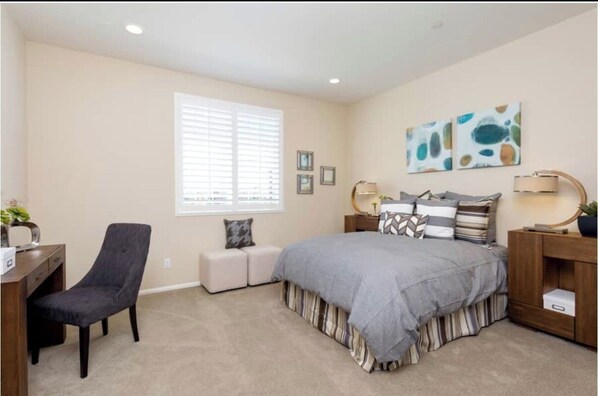 Room - Stunning Luxury Estate, 5BR, Chef’s Kitchen Loft, Serrano Heights, Sleeps 12 (Moreno Valley)
