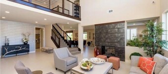 Stunning Luxury Estate, 5BR, Chef’s Kitchen Loft, Serrano Heights, Sleeps 12