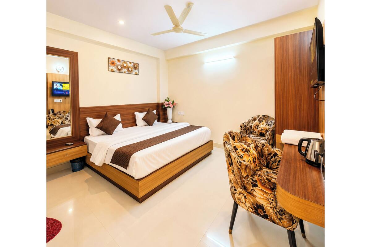 Superior Double Room, Air conditioning | Hypo-allergenic bedding, desk, soundproofing, free WiFi