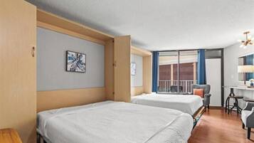 Estudio exclusivo, 1 cama King size y sofá cama, vista al océano | Caja de seguridad en la habitación y tabla de planchar con plancha