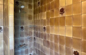 Shower - 4 bedroom pet friendly home in Ansager (Ansager)