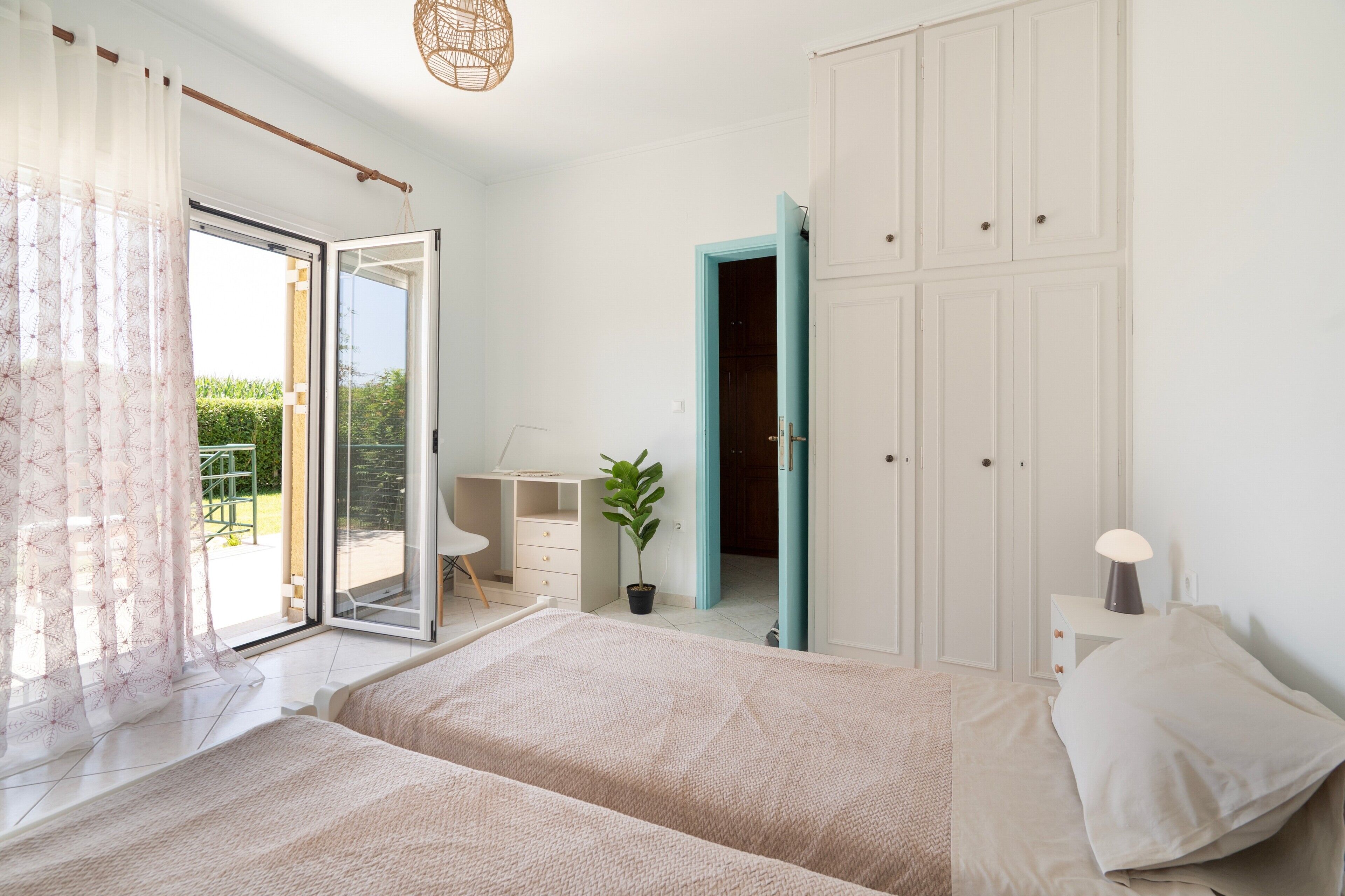 2 habitaciones, tabla de planchar con plancha, wifi y ropa de cama 