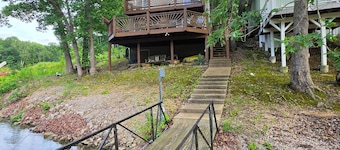 Lakefront Cove Retreat, Private Dock, Huge Deck