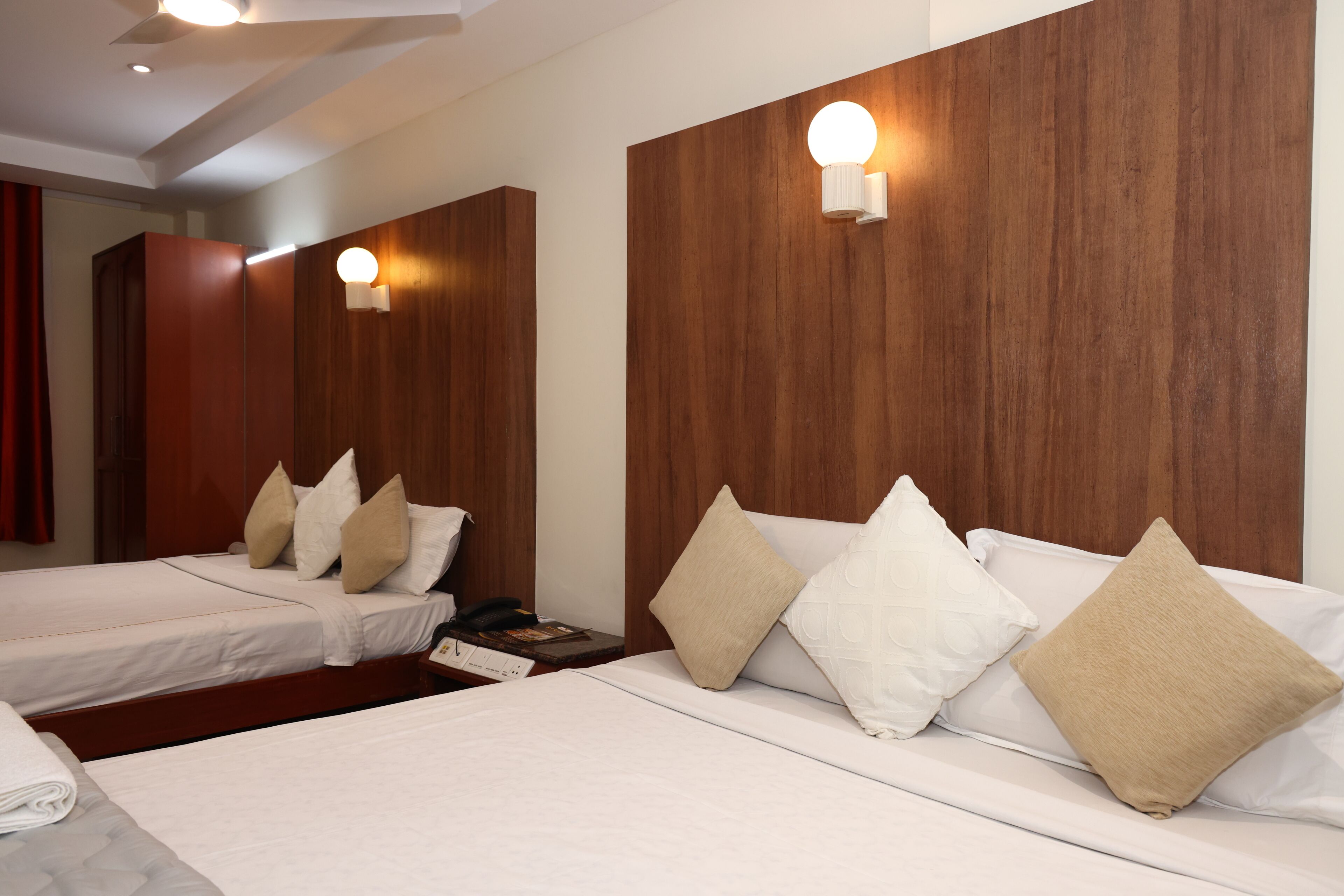 Presidential Suite, City View | Desk, laptop workspace, free WiFi