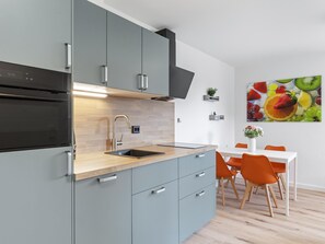 Kühlschrank, Ofen, Herdplatte, Geschirrspüler