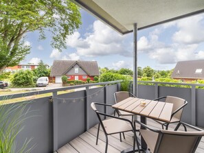 Outdoor dining - 2 Large Apartments by the Baltic Sea (Hohenkirchen OT Beckerwitz)