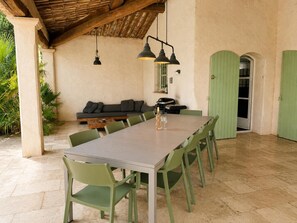 Outdoor dining - Spacious villa at walking distance of the beach! (Sainte Maxime)