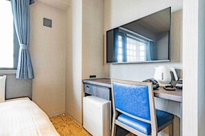 Escritorio, espacio para trabajar con laptop y wifi gratis 