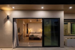 5 bedrooms, desk, iron/ironing board, WiFi - The Sandhouse in the Desert (Yucca Valley)