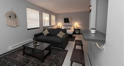 Cozy Studio Apartment Near Transit, Shops & Eats